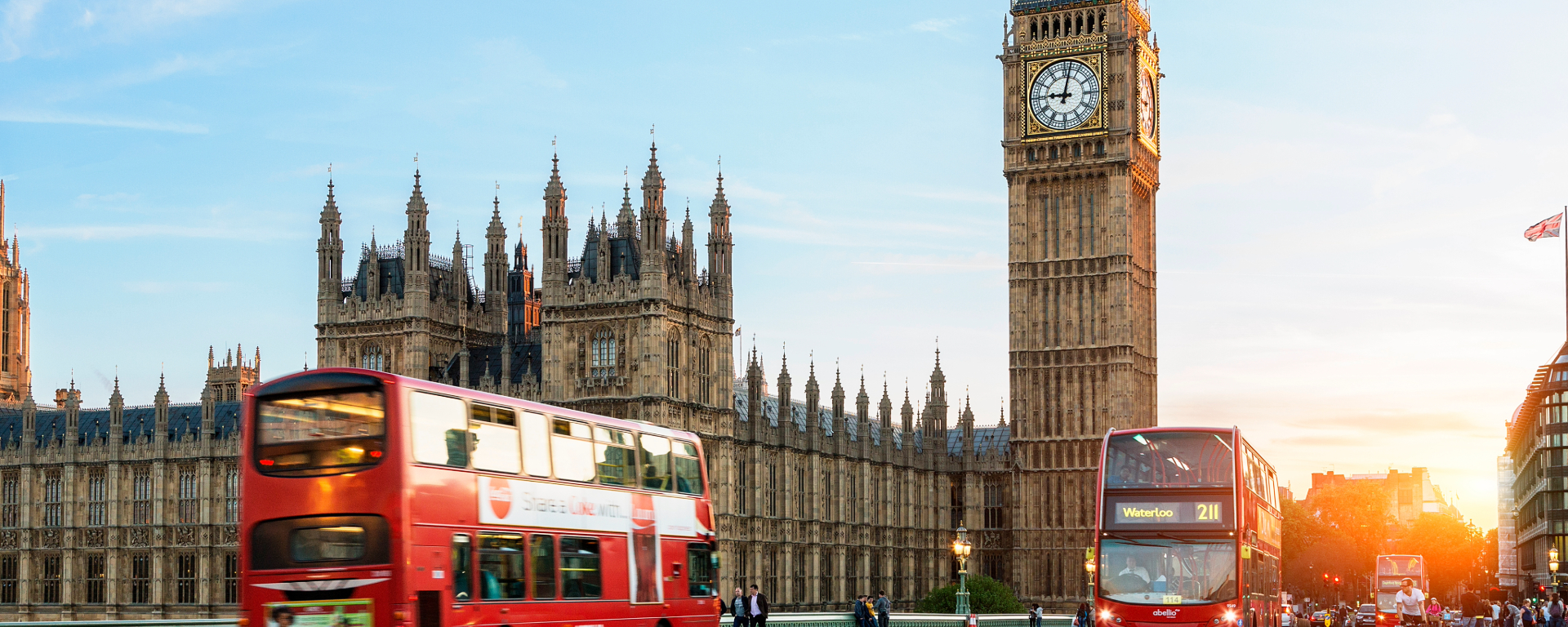 London Big Ben and traffic on Westminster Bridge
