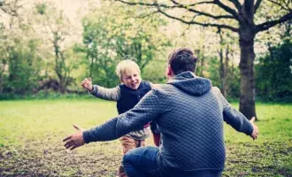 Automation - child with dad - 800x600