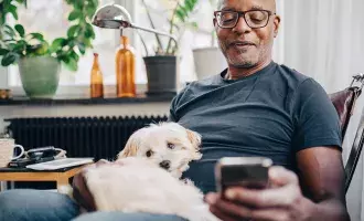 Man using phone - customer experience - 800*600.jpg