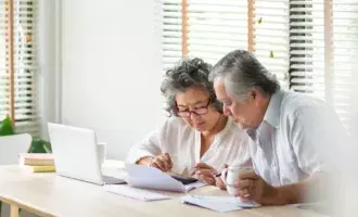 Customer experience - Sad old couple doing financial work - 800x600