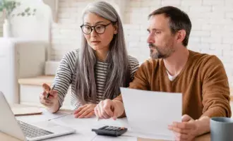 couple looking at bills - 800x600