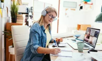 woman-working-from-home - 800*600