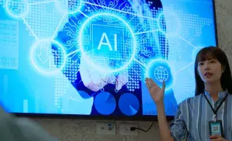 Businesswoman-doing-AI-presentation