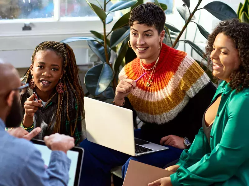 group chat at work - 800x600