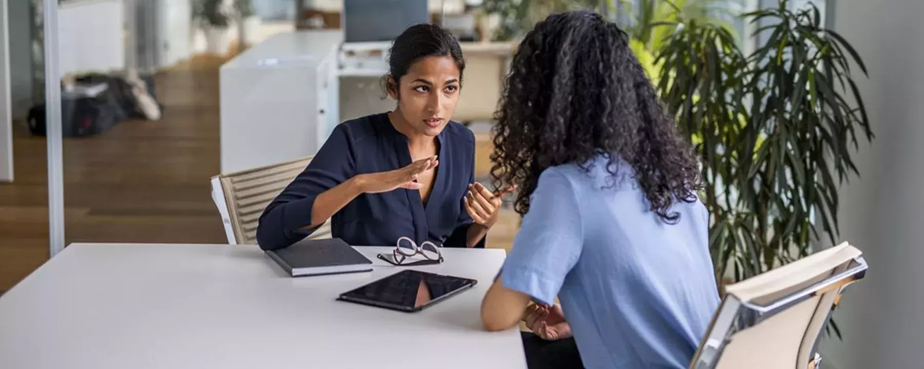 ady discussing - 1800*720