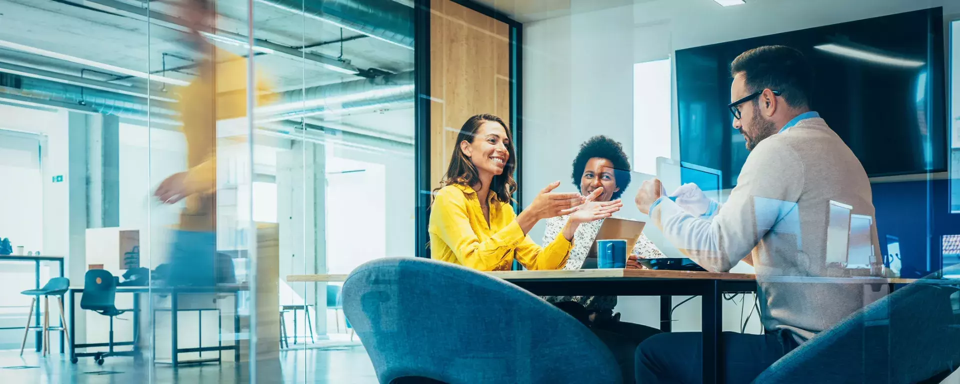 CXM services in 2024: Four major industries and how they delight customers